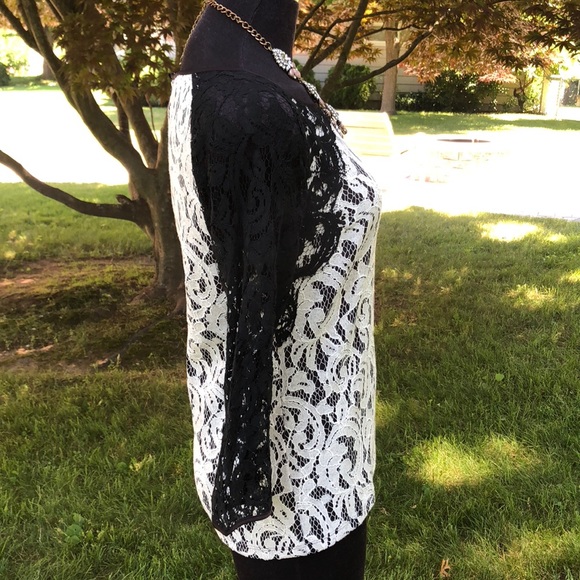 Ann Taylor black&white lace top EUC!! - Picture 3 of 8